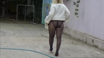 Nylon humongous booty-Upskirt woman
